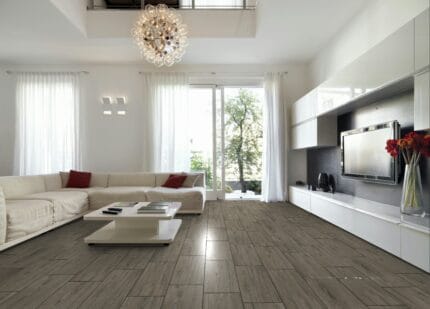 Tablón 30x60 efecto madera, caras variadas y acabado mate que brindan elegancia para sala