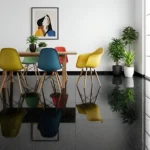 LPY 66990S Porcelanato vitrificado tipo granito 60x60 cm con acabado brillante, diseño inspirado en mármol granítico de grano fino en tonos grises. Superficie elegante, resistente y de fácil mantenimiento, ideal para salas, comedores y mesones de cocina. Disponible en www.marketceramico.com