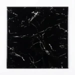 Porcelanato Vitri Reina Negro 60x60 cm brillante marmolizado con vetas blancas para pisos y paredes de tránsito medio en Perú Market Cerámico