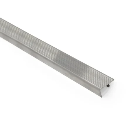 CANTONERA DE ALUMINIO DE "1/2" x 6 MTS APROX.