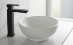 Lavatorio Luna blanco brillo de sobreponer, diseño esférico minimalista, 5,7 L de capacidad, en loza vitrificada.
