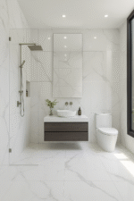 Porcelanato vitrificado con diseño sofisticado que imita el mármol natural. Su fondo blanco con vetas grises claras fluye con naturalidad.