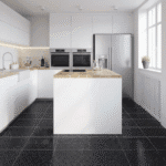 Piso piave negro 45×45 cm, elegante con diseño geométrico en tonos oscuros para pisos y paredes modernas. Disponible en MarketCerámico.com