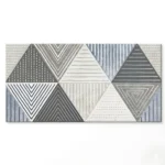 Mayólica Brisa Mix Azul 30x60 cm con diseño geométrico en tonos grises, blancos y azules, acabado mate para revestimiento de pared moderno y decorativo.