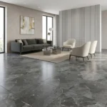 Porcelanato Vitri Emperador Grey 60x60 brillante vitrificado con diseño mármol gris oscuro y vetas elegantes de caras variadas